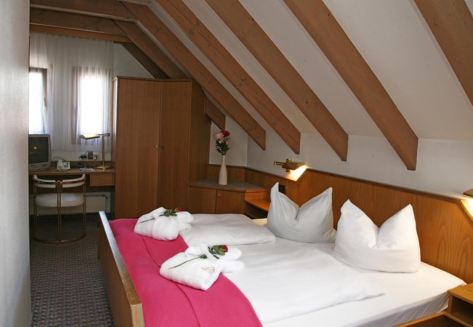 Hotel Mohren Ochsenhausen ภายนอก รูปภาพ