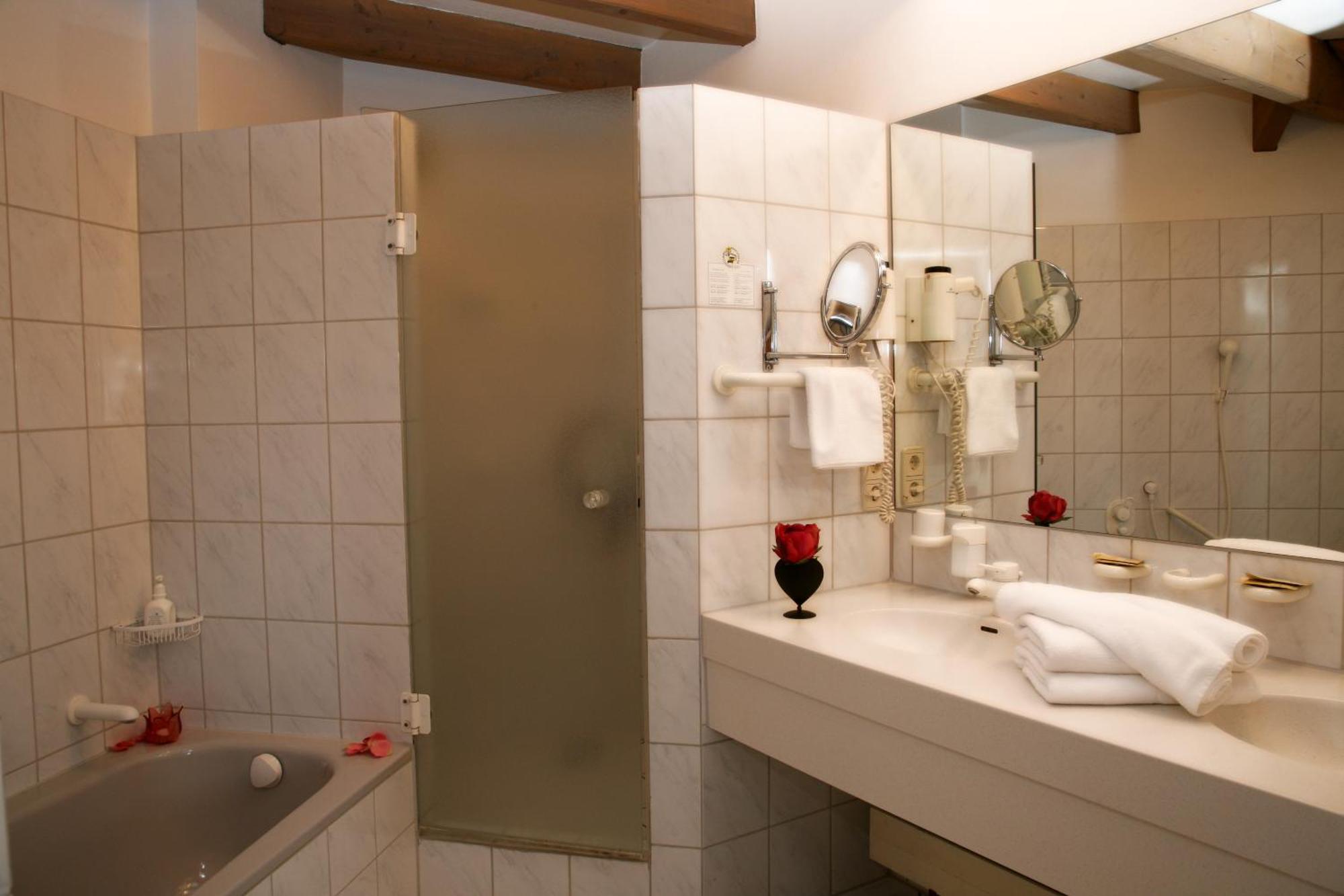 Hotel Mohren Ochsenhausen ภายนอก รูปภาพ