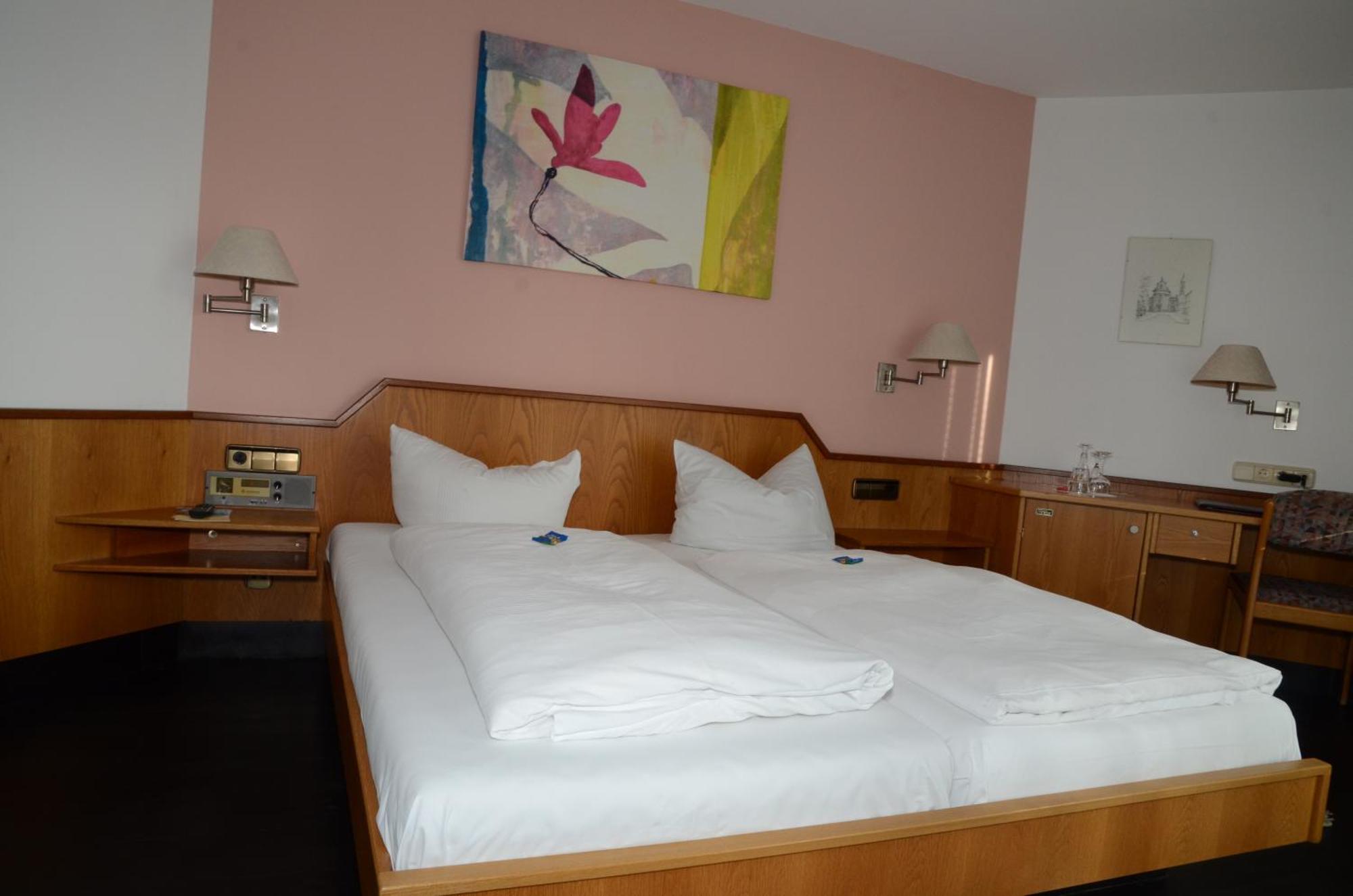 Hotel Mohren Ochsenhausen ภายนอก รูปภาพ