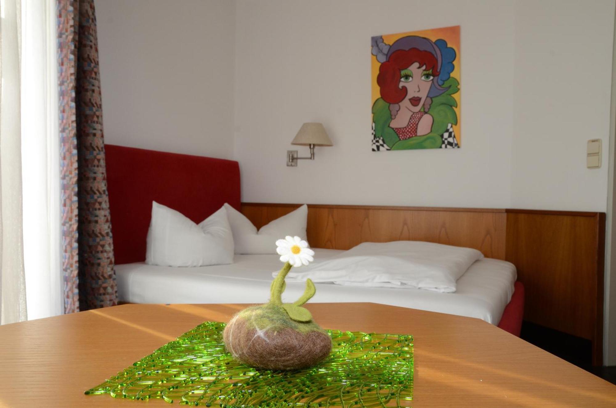 Hotel Mohren Ochsenhausen ภายนอก รูปภาพ