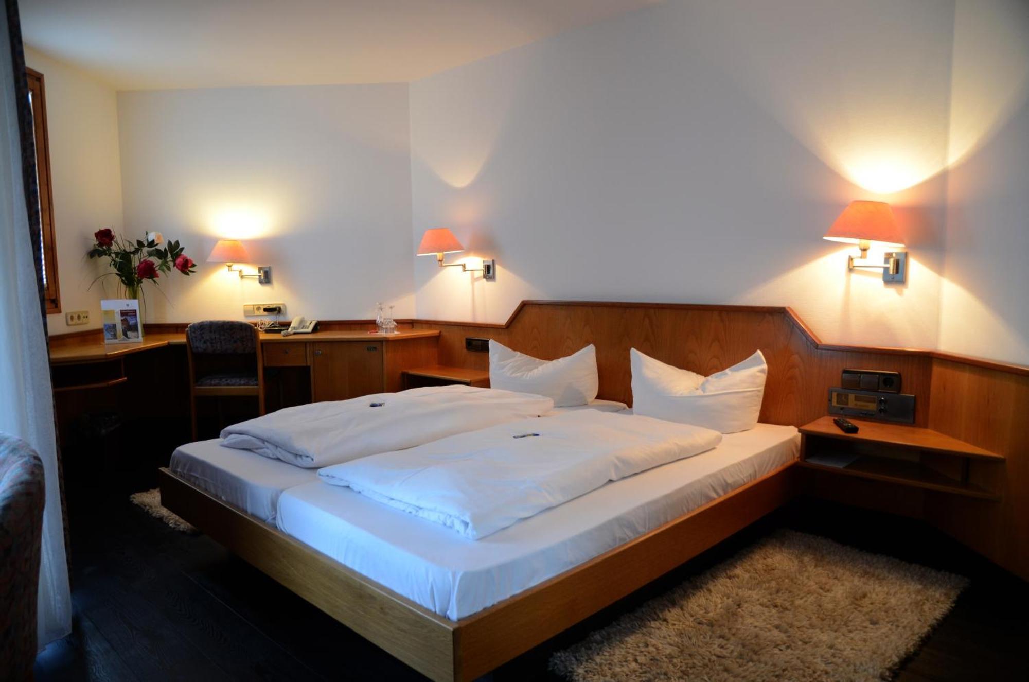 Hotel Mohren Ochsenhausen ภายนอก รูปภาพ