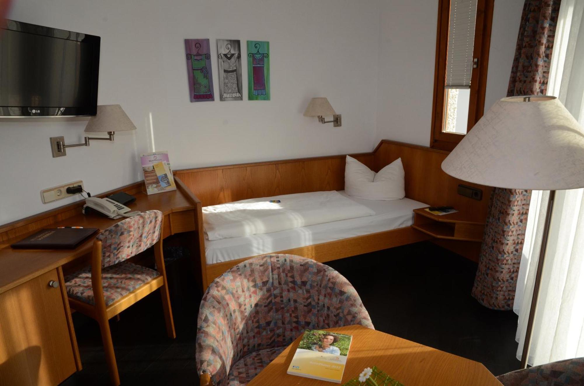 Hotel Mohren Ochsenhausen ภายนอก รูปภาพ